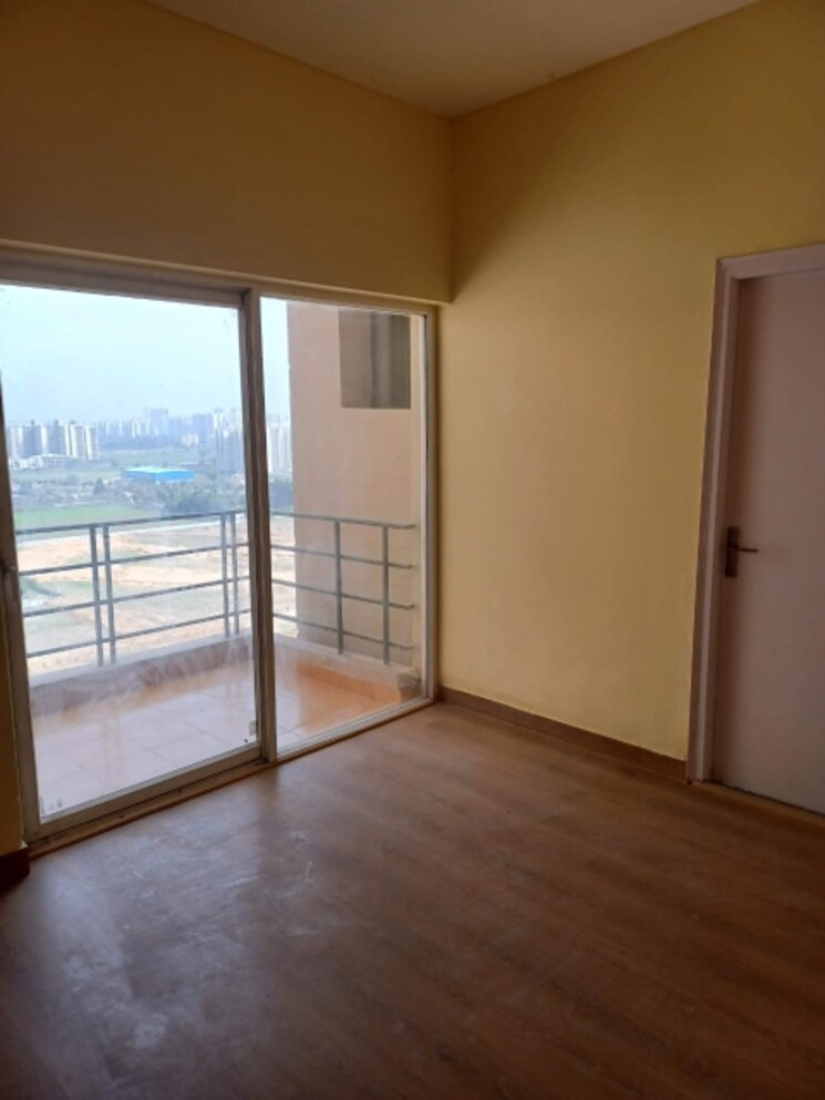 Room, sidhartha-ncr-one 2 Bedroom 1000 Sq.Ft. Apartment In Sector 95 Gurgaon 8562759