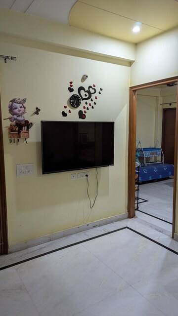 Room in 3 BHK Builder Floor at Sushant Residency F Block, Sushant Lok Iii – for Rent