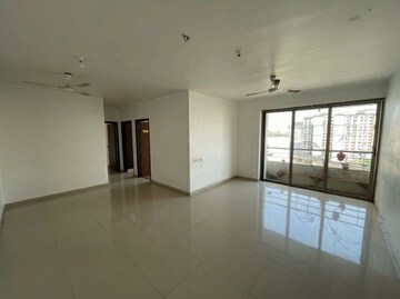 Room in 3 BHK Apartment at Omkar Apartment Malad East, Malad East – for Rent