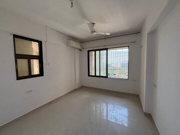 Room in 2 BHK Apartment at Lake Primrose, Powai – for Sale