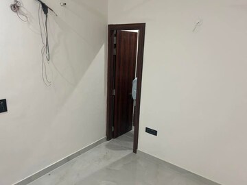 Room in 2.5 BHK Builder Floor at Sector 49 – for Sale