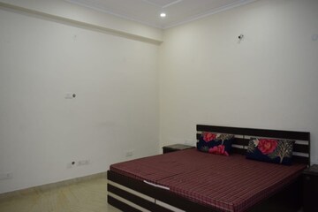 Bedroom in 1 BHK Builder Floor at Sector 43 – for Rent