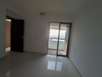 Room in 3 BHK Apartment at Piramal Sunteck Signia Waterfront, Airoli Sector 14 – for Rent