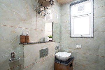 Bathroom in 1 BHK Builder Floor at Sector 42 – for Rent
