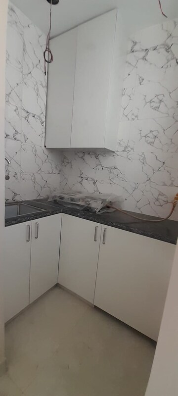 Room in 4 BHK Builder Floor at RWA Hauz Khas Block C 5, Hauz Khas – for Rent