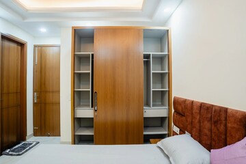 Room in 1 BHK Builder Floor at Sushant Lok ii – for Rent