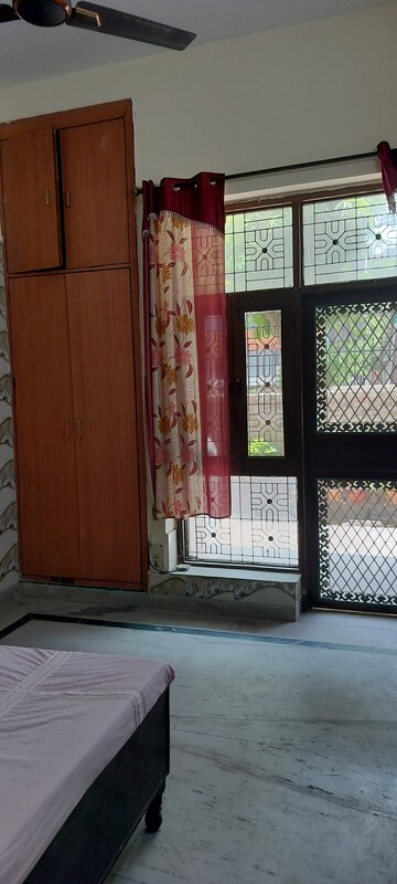 Room in 1.5 BHK Independent House at Gardenia Glory, Sector 46 – for Rent