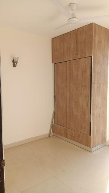 Room in 3 BHK Builder Floor at BPTP Amstoria, Sector 102 – for Sale
