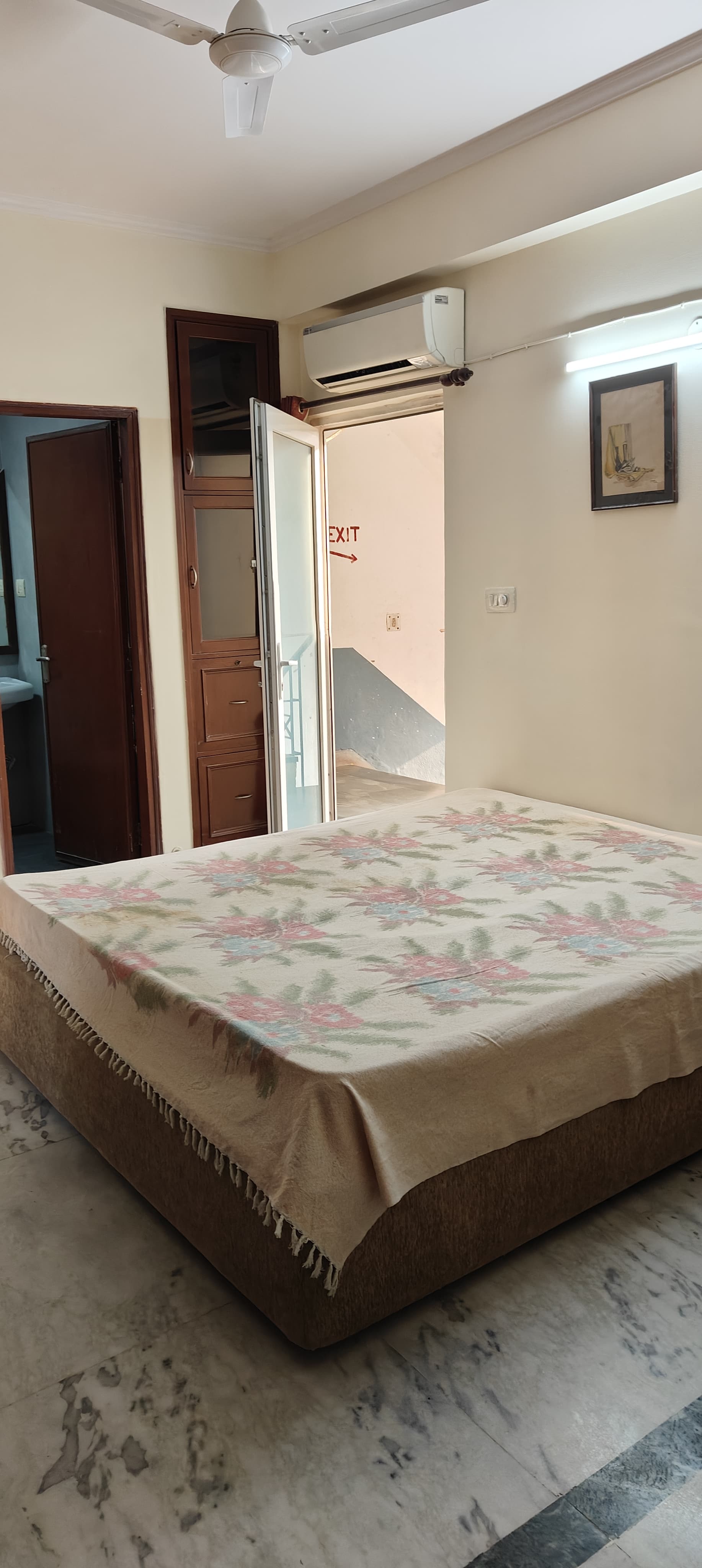 3 BHK + Servant Room Builder Floor For Rent in Sector 54