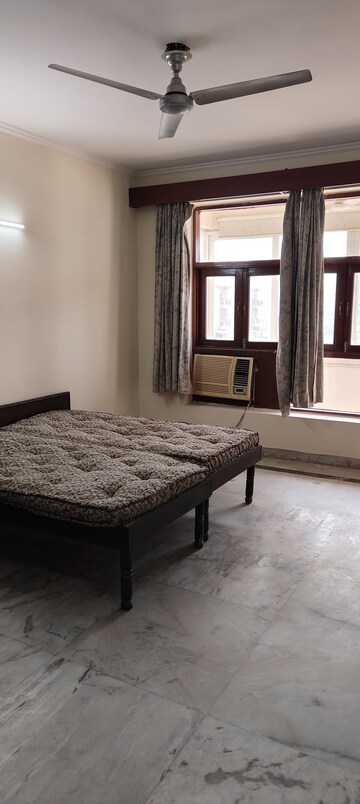 Bedroom in 3 BHK Builder Floor at Sector 54 – for Rent