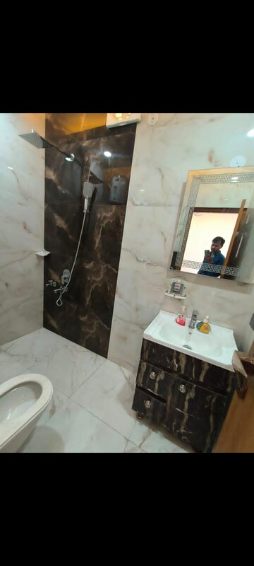 Master Bedroom in 1 BHK Builder Floor at Malviya Nagar – for Rent