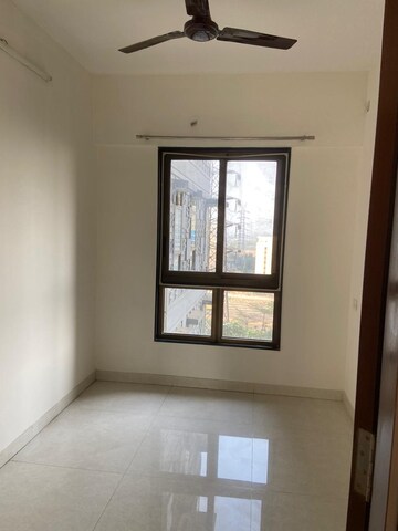 Room in 2.5 BHK Apartment at The Wadhwa Atmosphere, Mulund West – for Sale