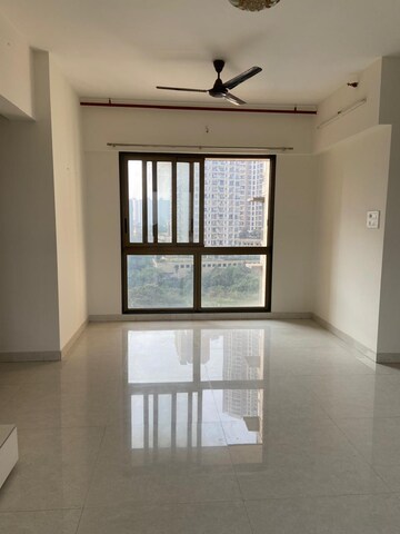 Room in 2.5 BHK Apartment at The Wadhwa Atmosphere, Mulund West – for Sale