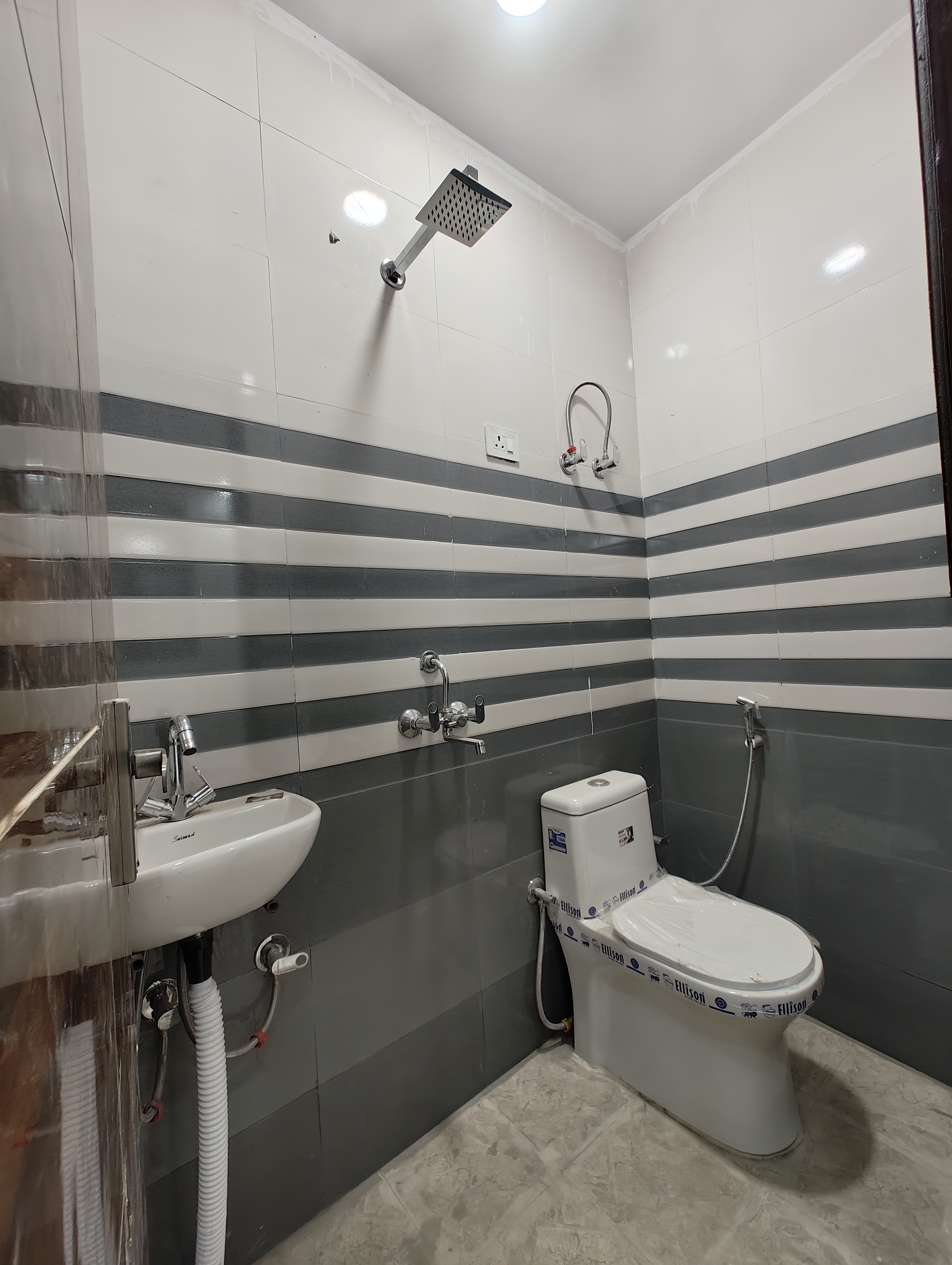 2 BHK + Servant Room Builder Floor For Sale in Govindpuri