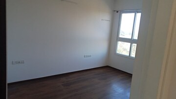 Room in 2 BHK Apartment at Godrej Aqua, International Airport Road – for Rent