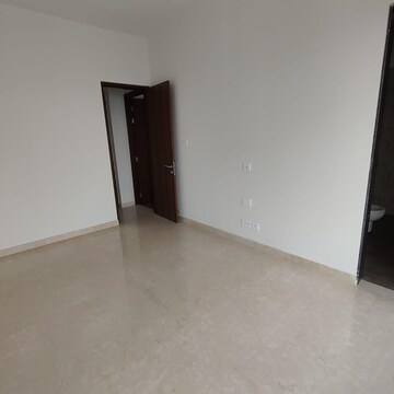 Room in 3 BHK Apartment at Sheth Montana, Mulund West – for Sale
