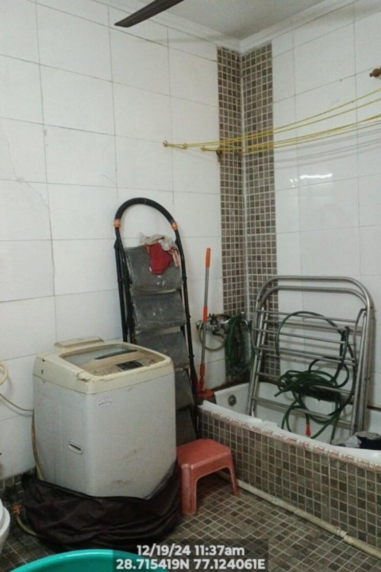 Bathroom, ganga-triveni-apartment 3 Bedroom 1100 Sq.Ft. Apartment In Rohini Sector 9 Delhi 7951724