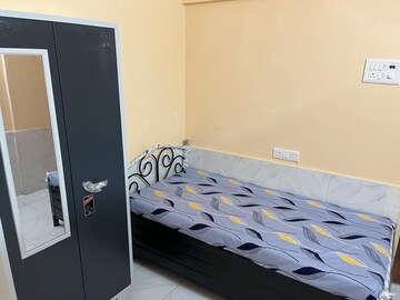 Room in  Pg at Vartak Nagar – for Rent