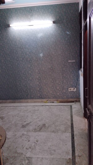 Furnished Amenities in 1.5 BHK Builder Floor at Rohini Sector 11 – for Sale