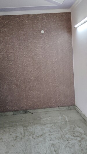 Room in 1.5 BHK Builder Floor at Rohini Sector 11 – for Sale