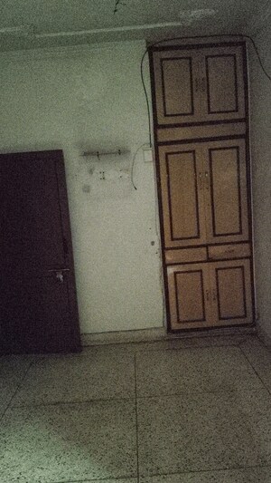 Room in 1.5 BHK Builder Floor at Rohini Sector 11 – for Sale