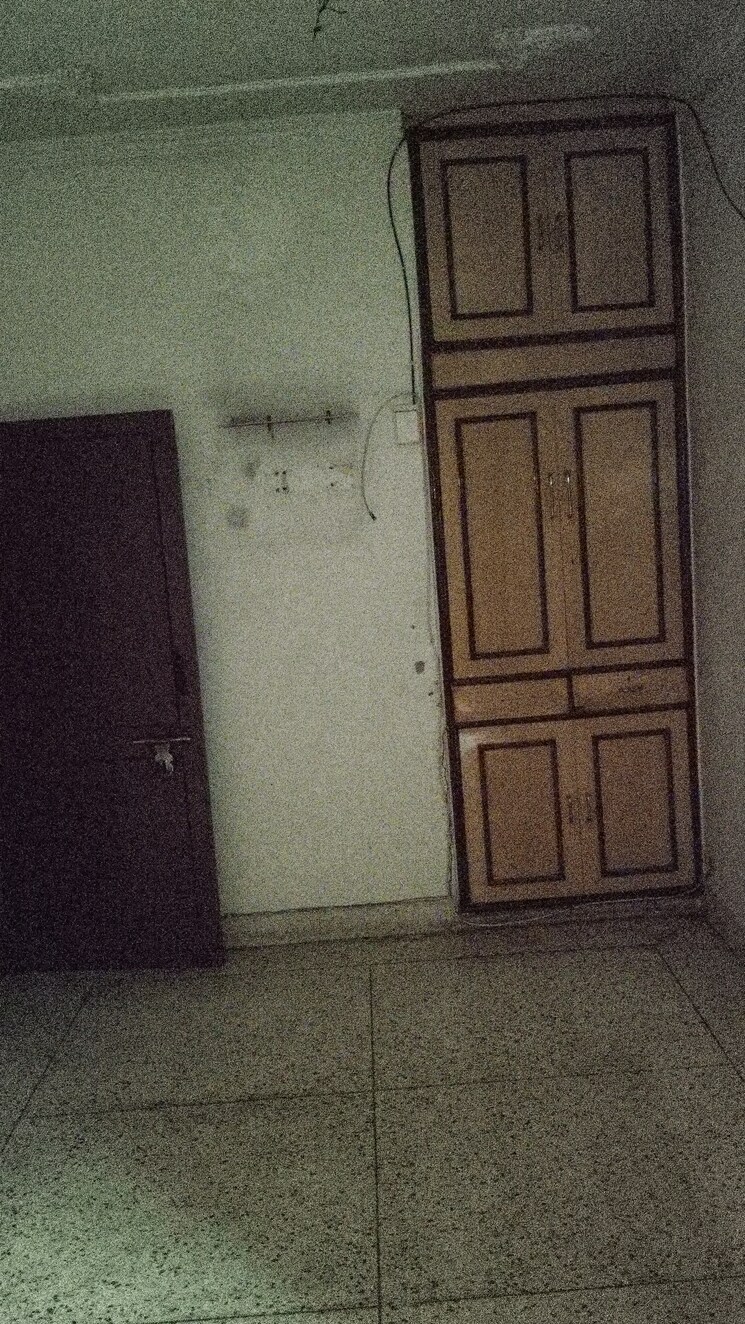 Room, rohini sector 11 1.5 Bedroom 850 Sq.Ft. Builder Floor In Rohini Sector 11 Delhi 8563904