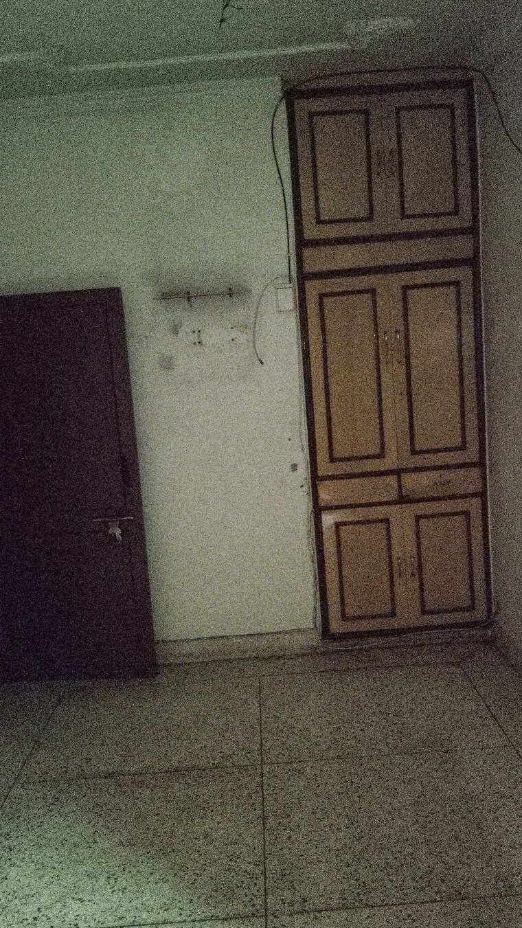 Room, rohini sector 11 1.5 Bedroom 850 Sq.Ft. Builder Floor In Rohini Sector 11 Delhi 8563904