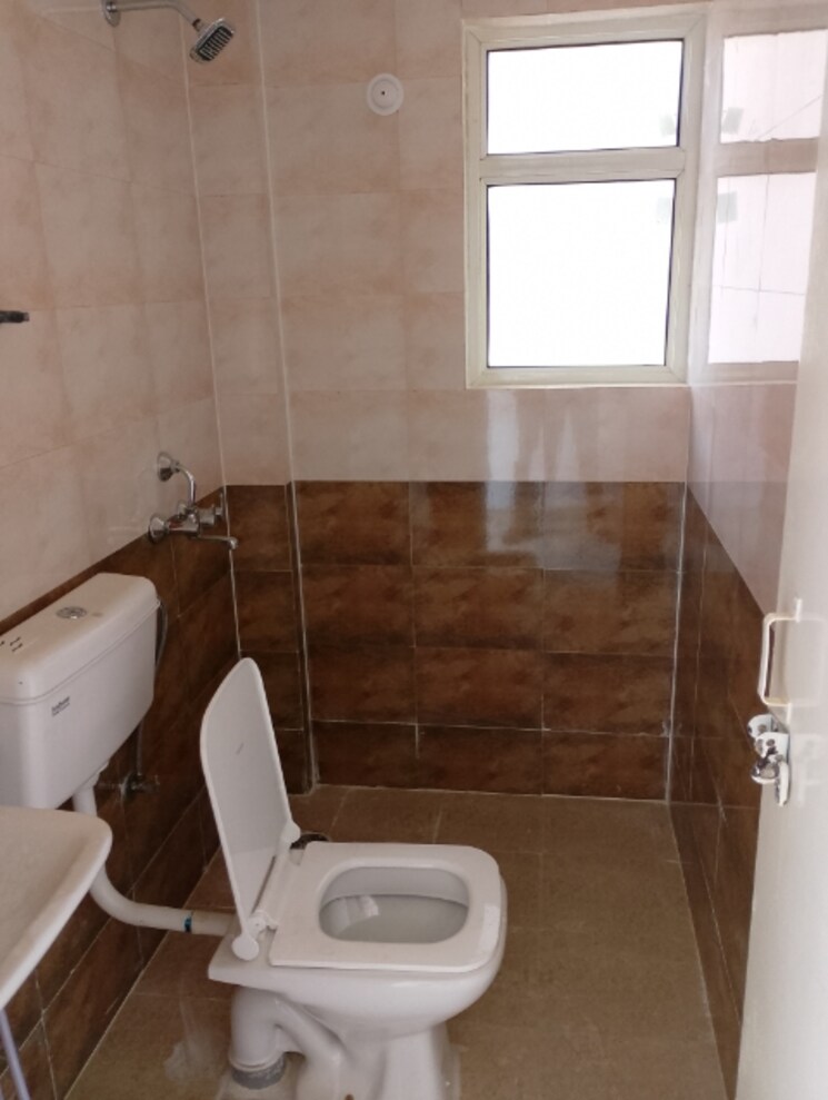 Bathroom, rof-alante 3 Bedroom 750 Sq.Ft. Apartment In Sector 108 Gurgaon 8563947