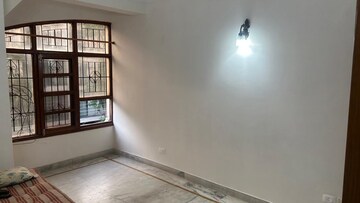 Room in 3 BHK Apartment at Uppal Southend, Sector 49 – for Rent