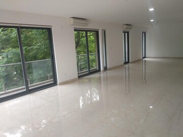 Room in 6 BHK Apartment at Mittal Luxuria, Jayamahal – for Sale