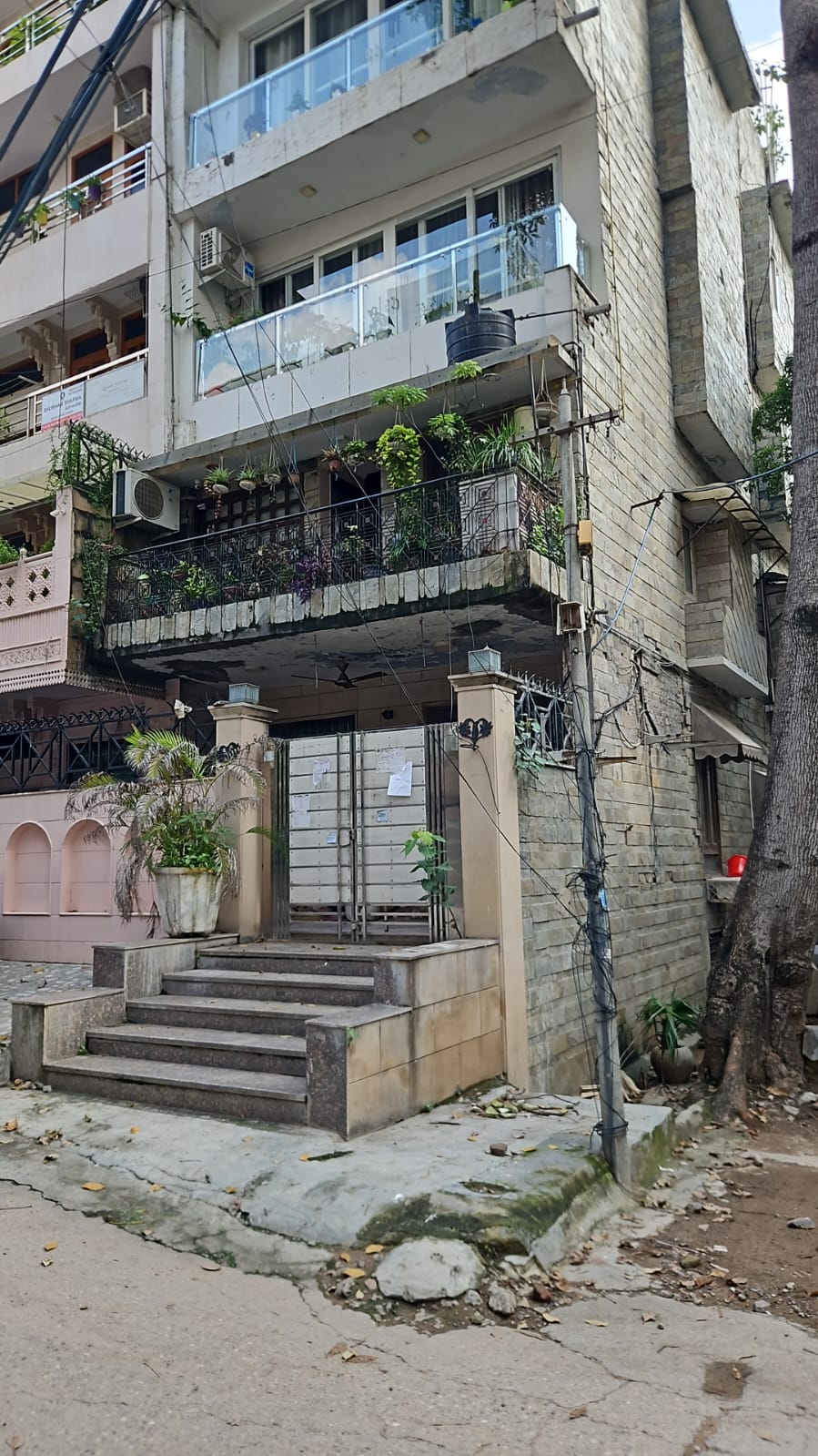 4 BHK + Extra Room Builder Floor For Sale in Naraina