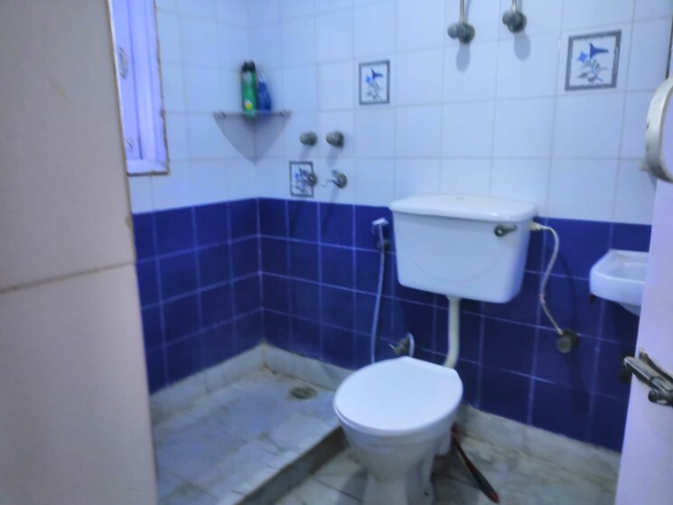 Bathroom, sector 22 dwarka 3 Bedroom 1500 Sq.Ft. Apartment In Sector 22 Dwarka Delhi 8565377