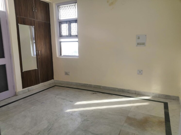Room, sector 22 dwarka 3 Bedroom 1500 Sq.Ft. Apartment In Sector 22 Dwarka Delhi 8565377