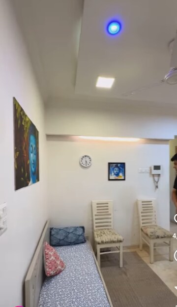 Furnished Amenities in 2 BHK Apartment at Montreal Tower, Andheri West – for Rent