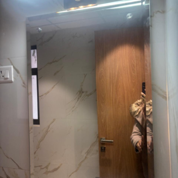 Furnished Amenities in 2.5 BHK Apartment at Ireo Uptown, Sector 66 – for Rent