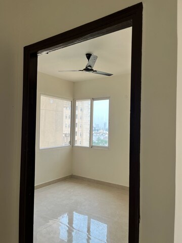 Room in 3 BHK Apartment at Signature Global Orchard Avenue, Sector 93 – for Rent