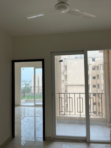 Room in 3 BHK Apartment at Signature Global Orchard Avenue, Sector 93 – for Rent