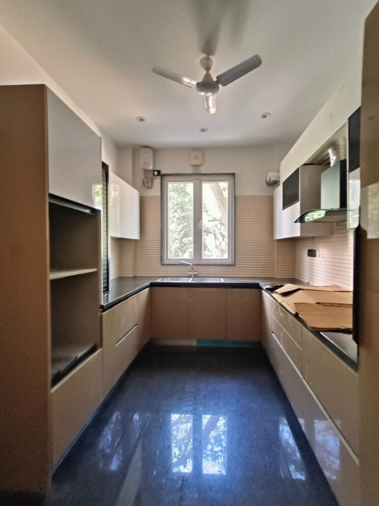 Kitchen, shivalik colony 3 Bedroom 200 Sq.Yd. Builder Floor In Shivalik Colony Delhi 8565642