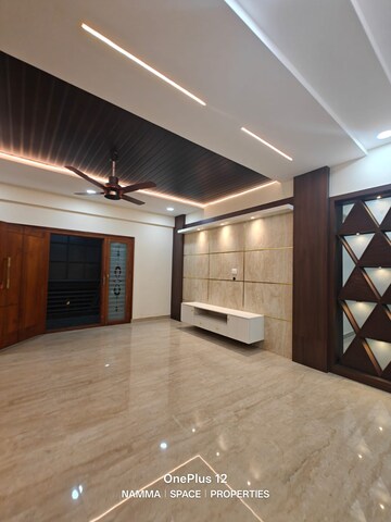 Room in 3 BHK Builder Floor at Hsr Layout – for Rent