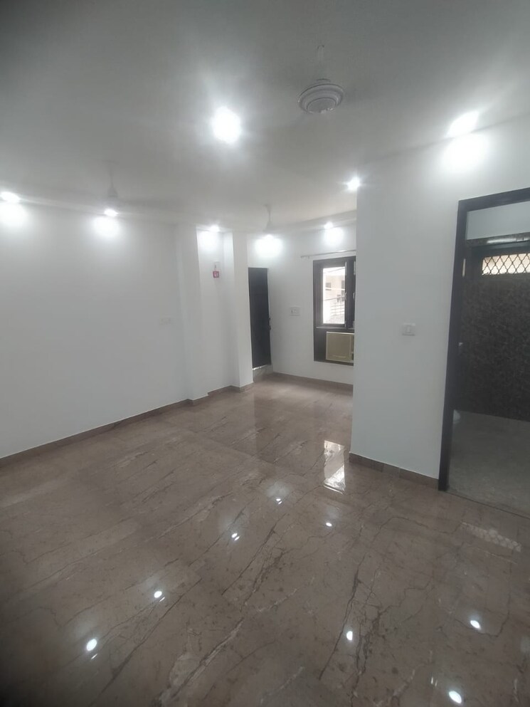 Room, east patel nagar 3 Bedroom 1500 Sq.Ft. Builder Floor In East Patel Nagar Delhi 8565800