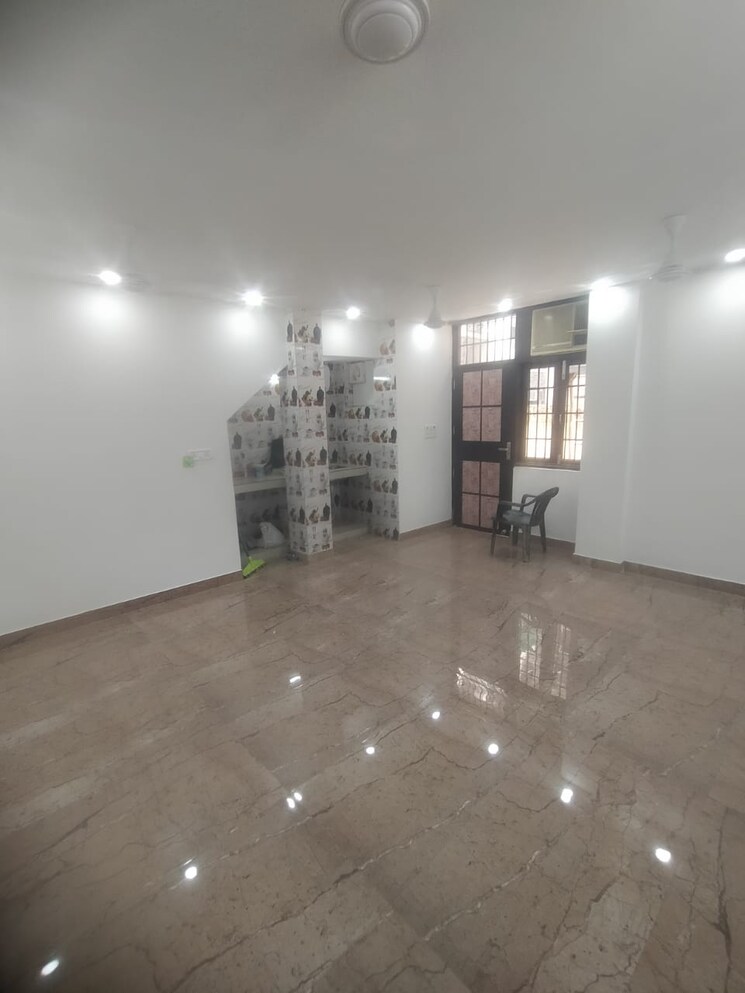 Room, east patel nagar 3 Bedroom 1500 Sq.Ft. Builder Floor In East Patel Nagar Delhi 8565800
