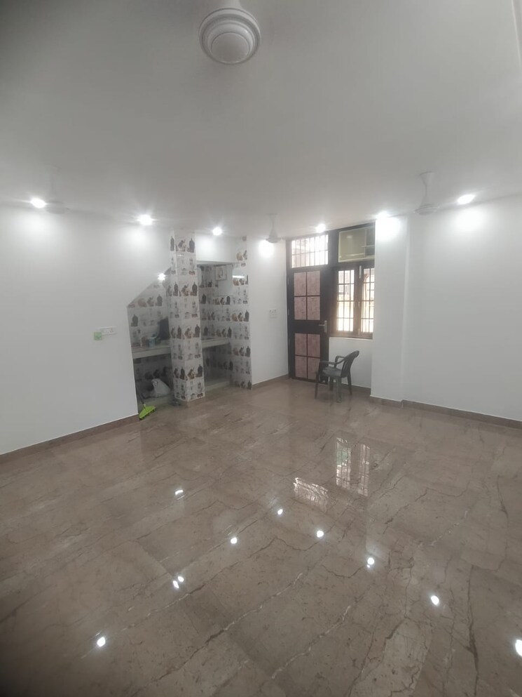 Room, east patel nagar 3 Bedroom 1500 Sq.Ft. Builder Floor In East Patel Nagar Delhi 8565800