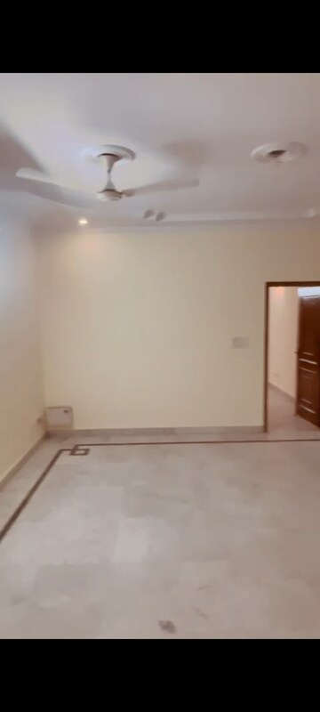 Furnished Amenities in 3 BHK Builder Floor at East Patel Nagar – for Sale