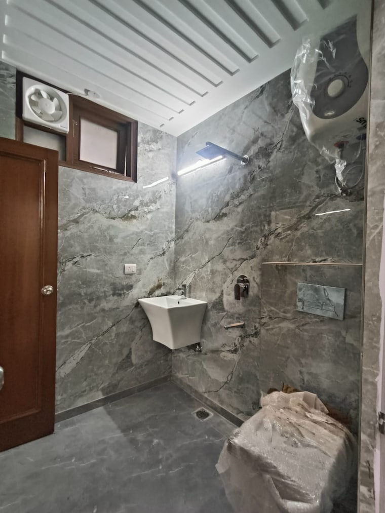 Bathroom, khirki extension 3 Bedroom 125 Sq.Yd. Builder Floor In Khirki Extension Delhi 8565801