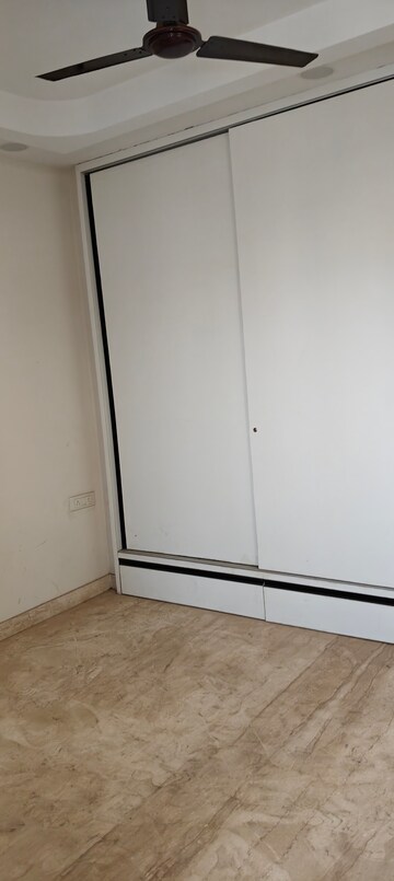 Room in 3 BHK Builder Floor at Vishal Enclave – for Rent