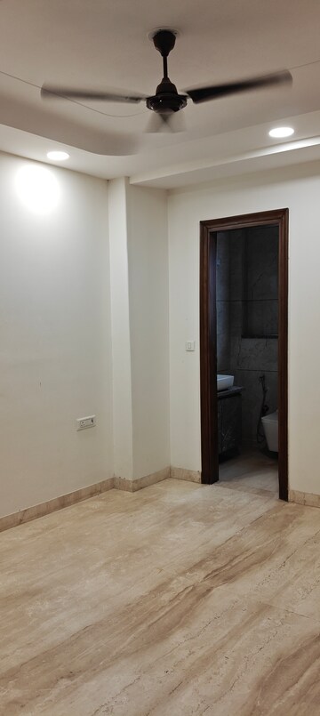 Room in 3 BHK Builder Floor at Vishal Enclave – for Rent