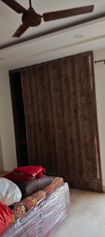 Furnished Amenities in 3 BHK Builder Floor at Vishal Enclave – for Rent