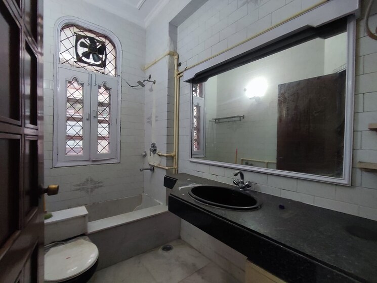 Bathroom, shivalik colony 2 Bedroom 1800 Sq.Ft. Builder Floor In Shivalik Colony Delhi 8565863