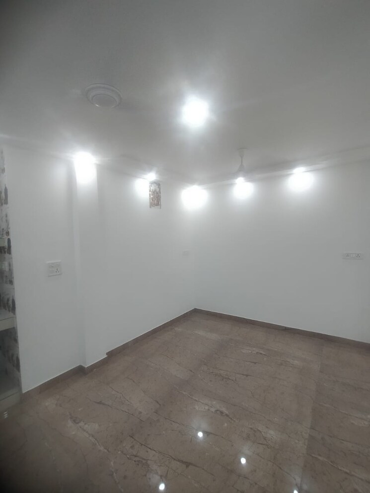 Room, east patel nagar 4 Bedroom 900 Sq.Ft. Independent House In East Patel Nagar Delhi 8565884