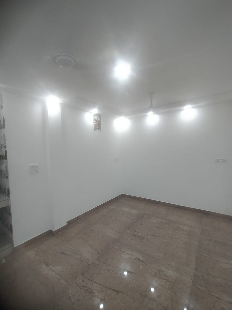 Room, east patel nagar 4 Bedroom 900 Sq.Ft. Independent House In East Patel Nagar Delhi 8565884